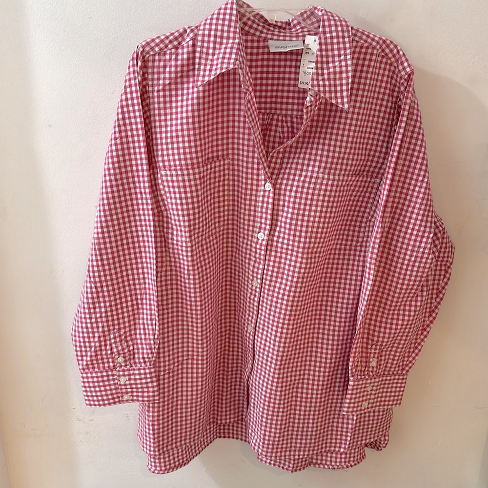 New long sleeve button down women’s top size 18/20 with tag
